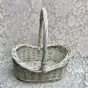 Vintage, White Wicker Basket- Flower, Fruit, Eggs, Bread  13in x 11in x 8in W
